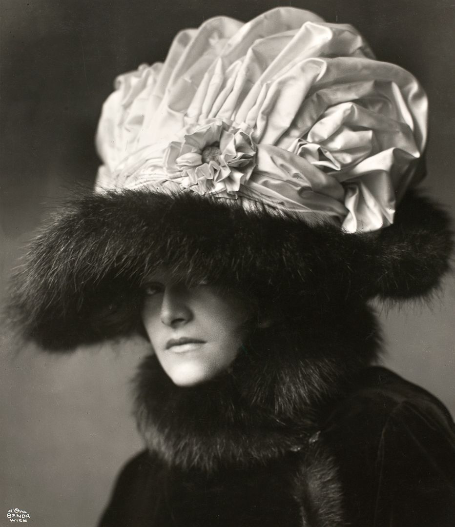 Madame d’Ora (Dora Kallmus) Actress Helene Jamrich with a Hat by Zwieback, Designed by the Painter Rudolph Krieser, 1909